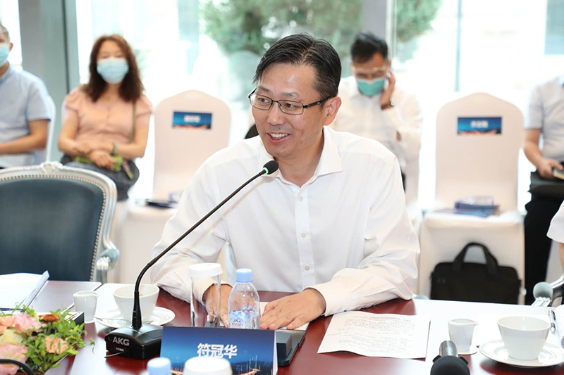 “老交通”智庫執(zhí)行副主任、蘇交科集團董事長符冠華主持沙龍.jpg